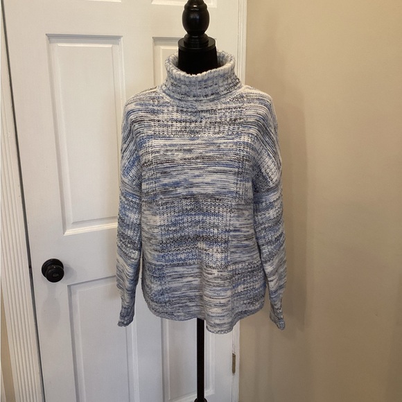 Liz Claiborne Sweaters - Liz Claiborne Turtleneck Sweater